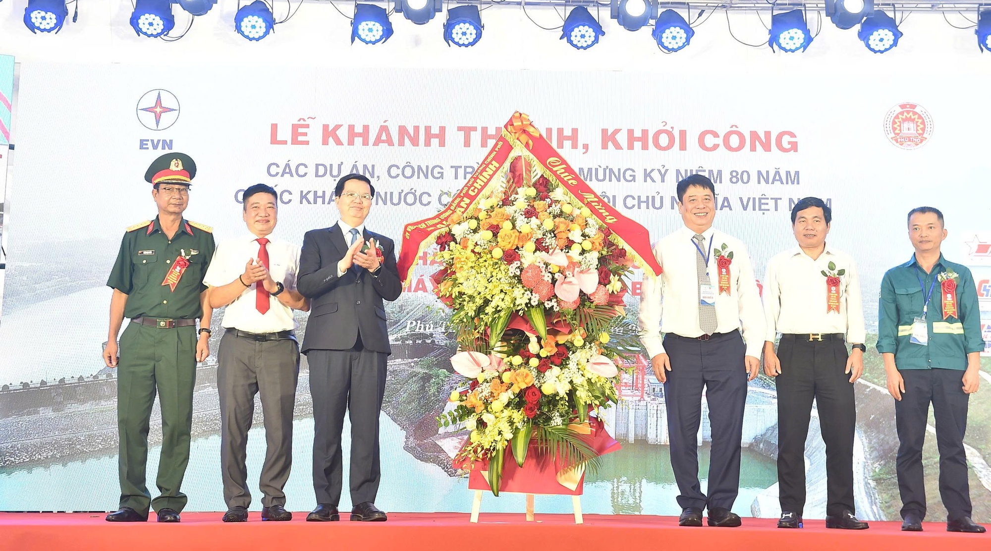 khanh-thanh-phat-dien-to-may-so-1-du-an-nha-may-thuy-dien-hoa-binh-mo-rong