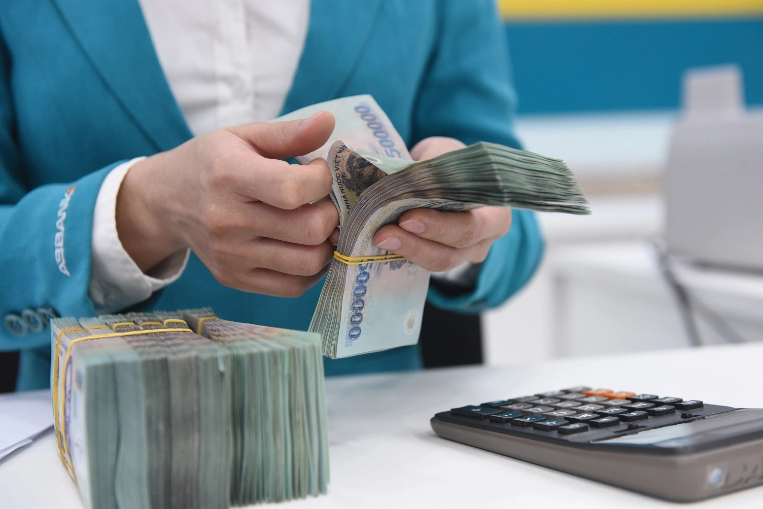 Bỏ room tín dụng: Cạnh tranh miếng bánh thị phần bằng giảm lãi suất