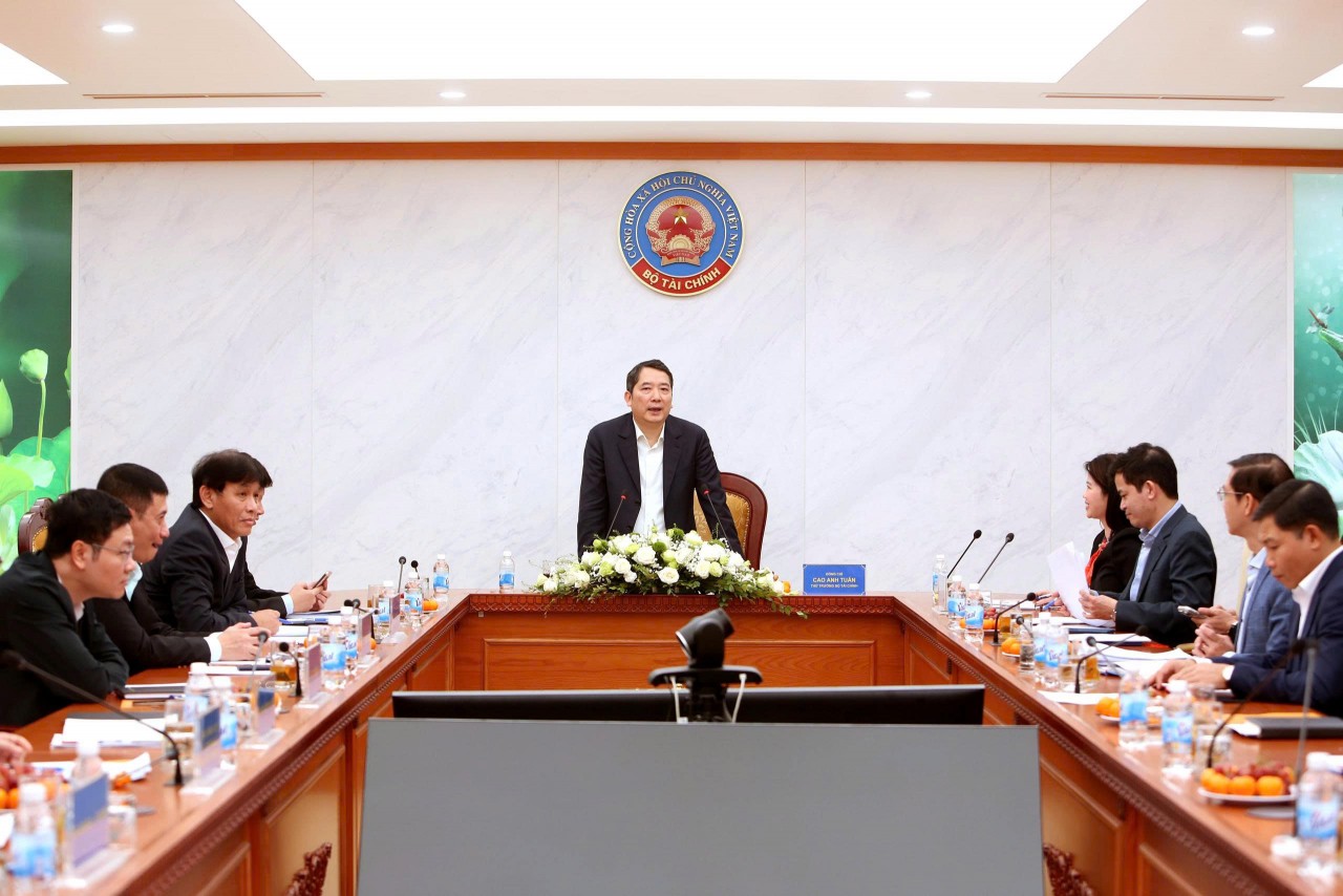 tiep-tuc-khang-dinh-don-vi-nong-cot-trong-tham-muu-thuc-hien-chinh-sach-thue-phi-va-le-phi