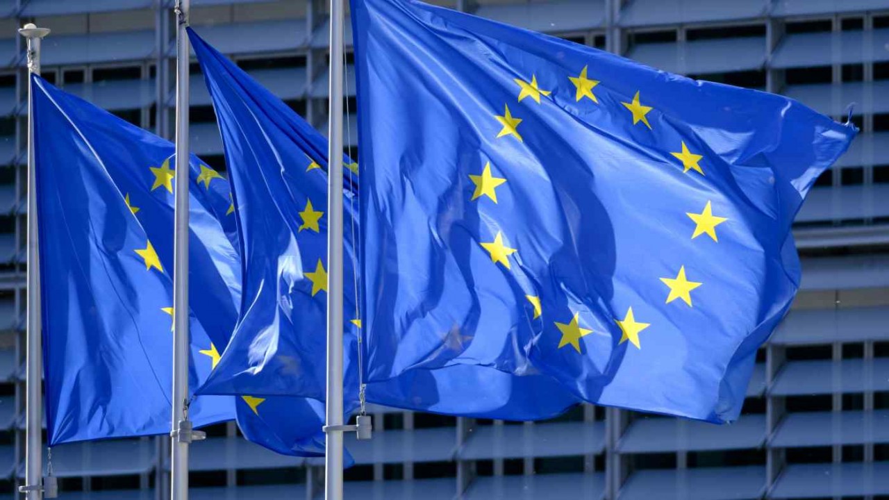 eu-dat-duoc-thoa-thuan-tam-thoi-ve-ngan-sach-2026-cho-nhung-linh-vuc-chien-luoc