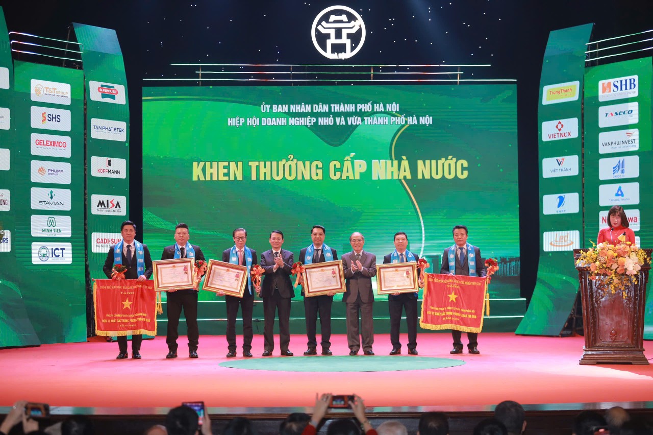 ton-vinh-doanh-nhan-doanh-nghiep-thang-long-nam-2024
