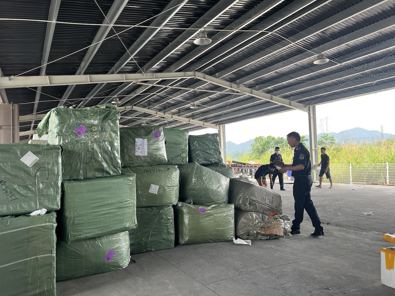 Quy định mới về hàng hóa Trung Quốc quá cảnh Việt Nam