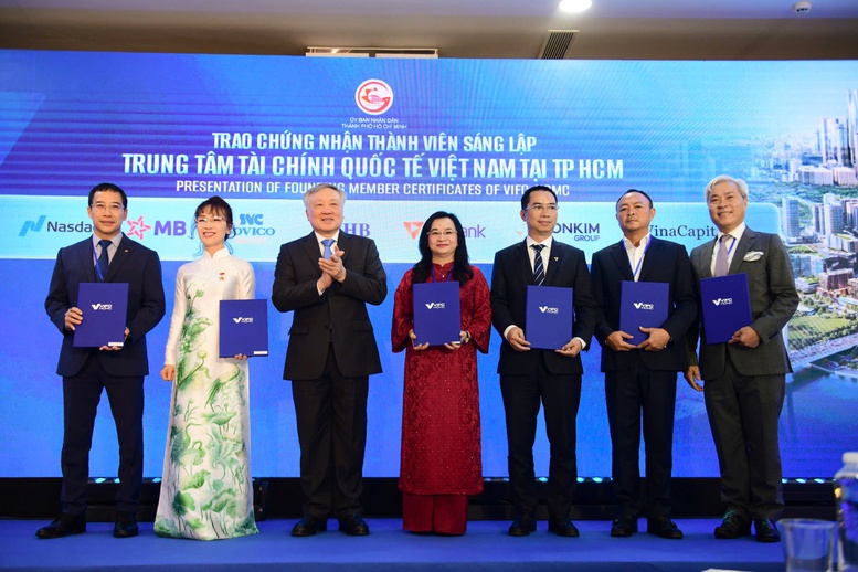 chung-tay-kien-tao-nen-mong-cho-trung-tam-tai-chinh-quoc-te