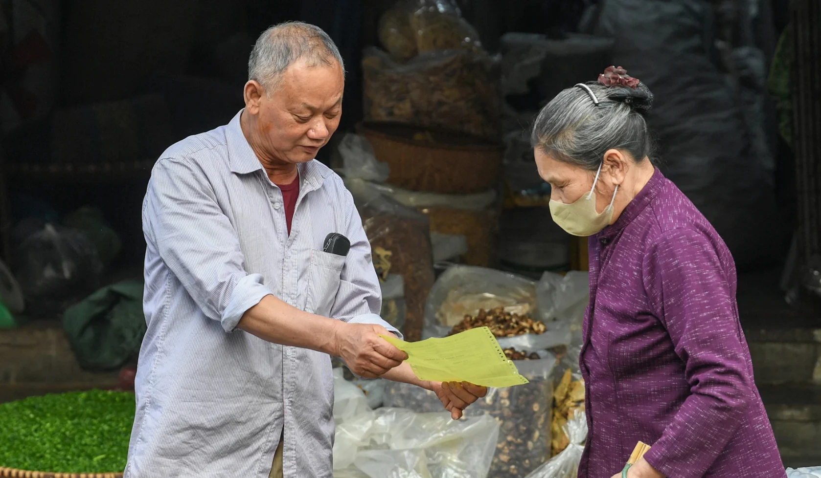 ho-kinh-doanh-tu-ghi-chep-so-sach-hoac-giao-bo-me-vo-chong-lam-ke-toan