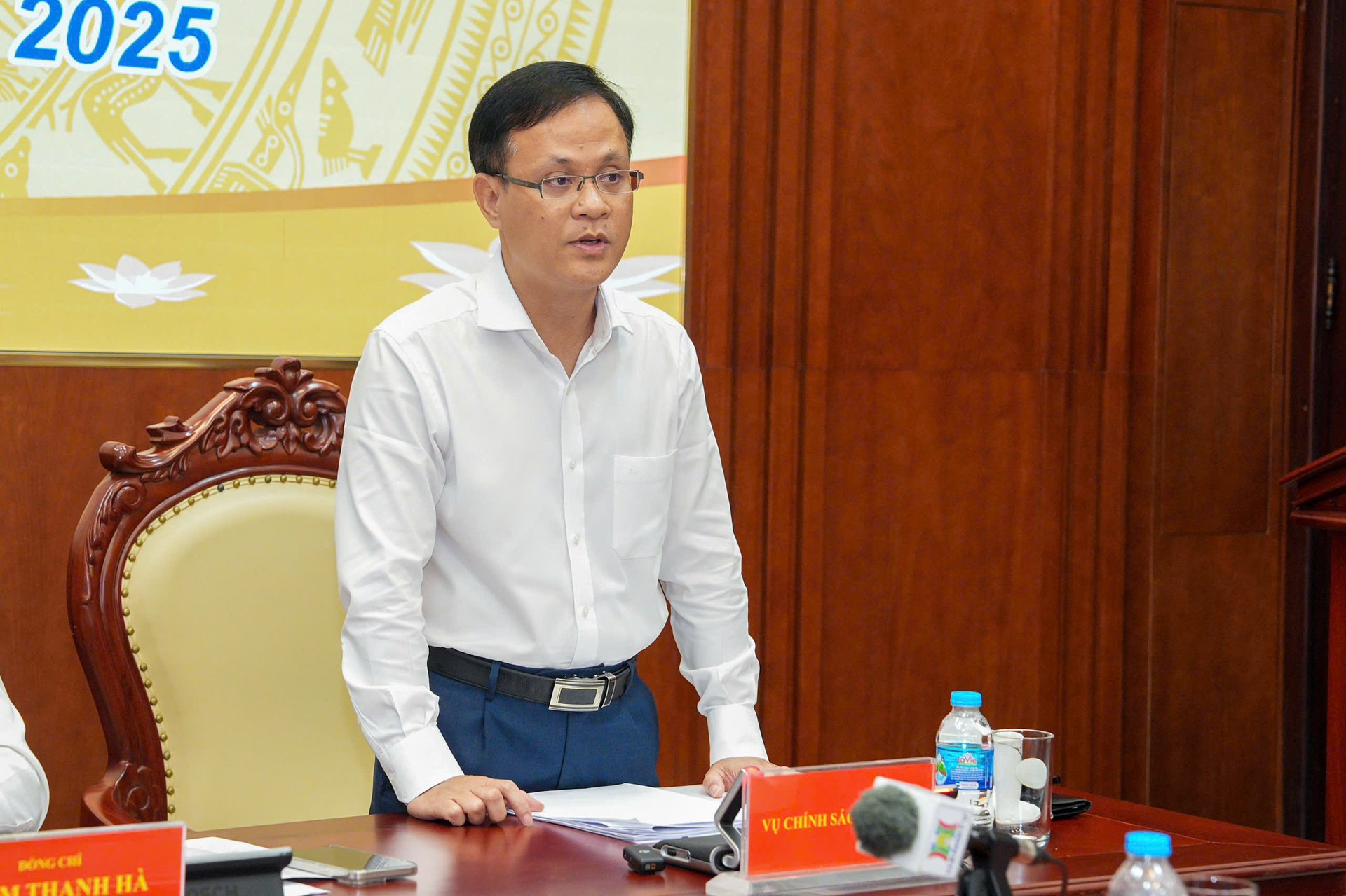 nhieu-an-so-voi-bien-dong-ty-gia