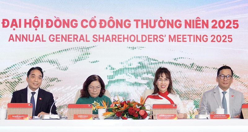 Doan Chu tich Vietjet.jpg