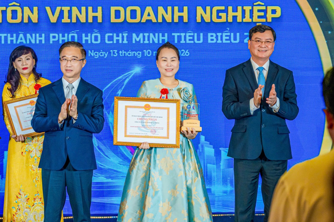 Lê Phong nhận cú đúp giải thưởng tại Lễ tôn vinh Doanh nghiệp, Doanh nhân TP.HCM tiêu biểu 2026