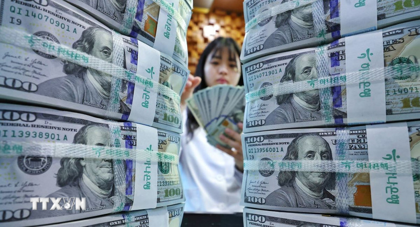 fed-ha-lai-suat-chi-phi-phong-ngua-rui-ro-doi-voi-dong-usd-giam-manh