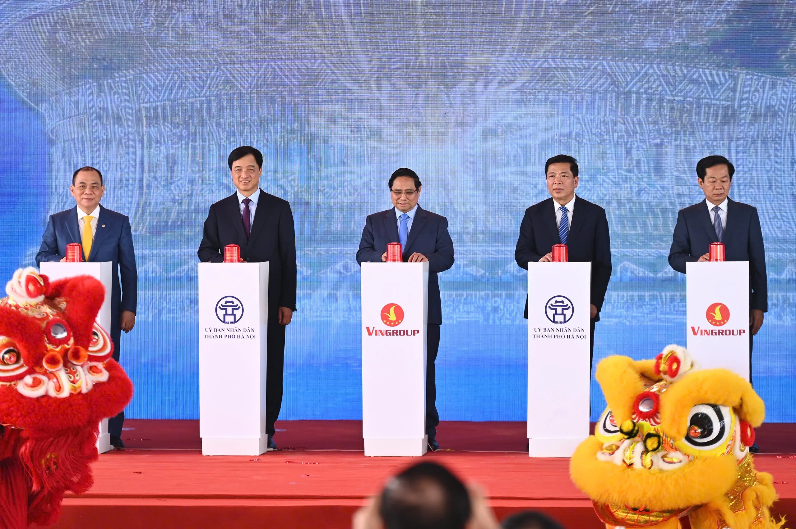 nhung-doanh-nhan-dac-biet-tai-le-khoi-cong-lich-su-cua-dat-nuoc