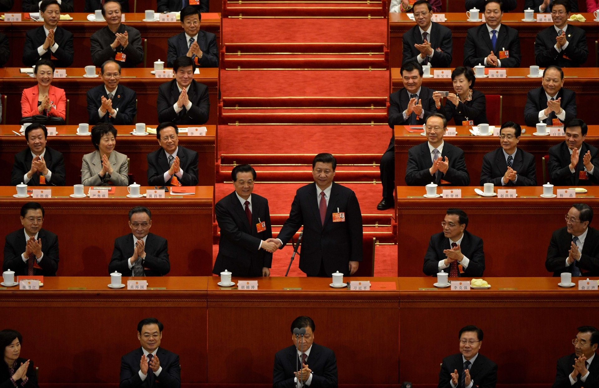 chip-trung-quoc-troi-day-de-doa-vi-the-tai-chinh-cua-my