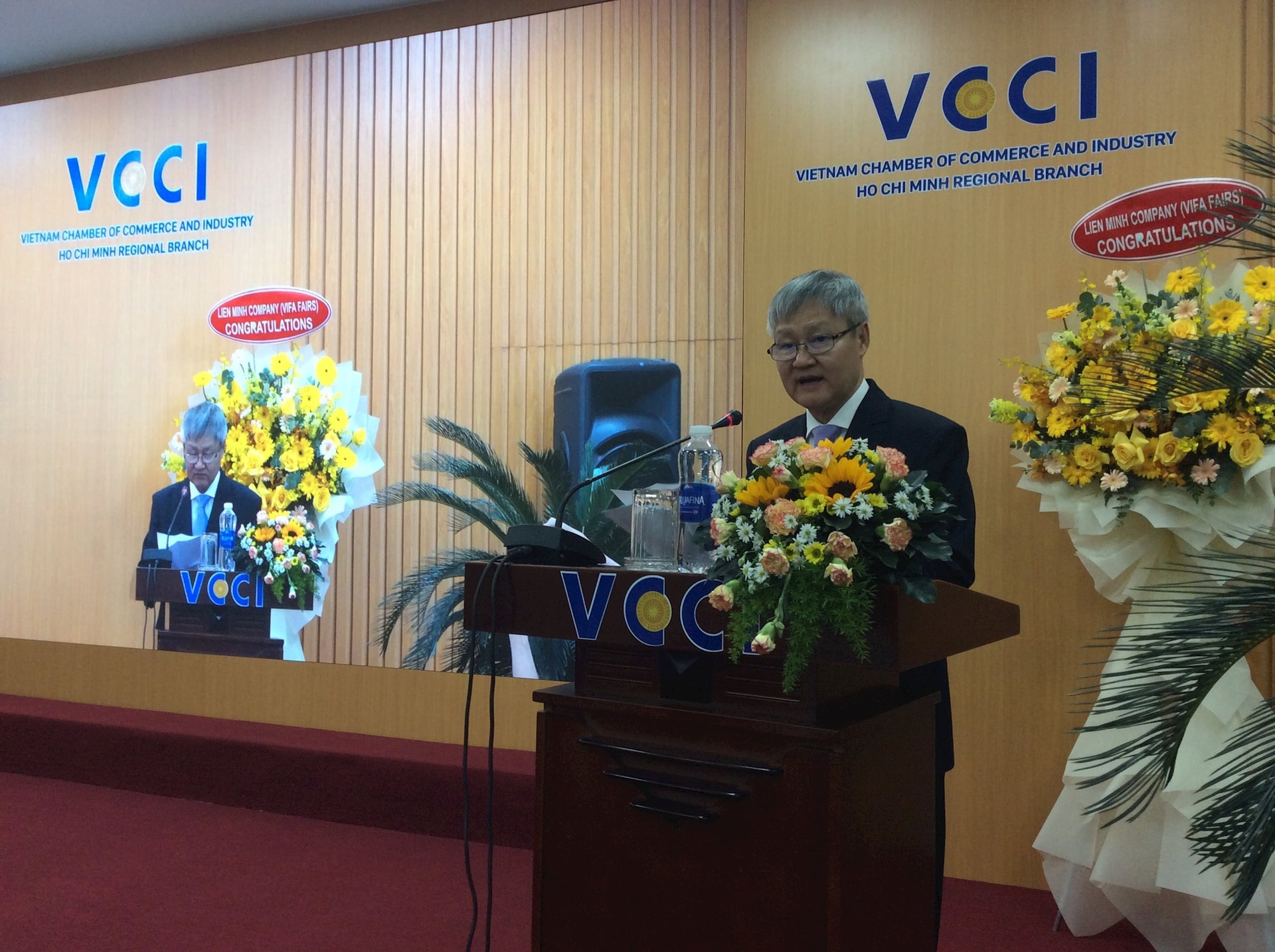 quan-he-thuong-mai-viet-nam-trung-quoc-con-nhieu-du-dia-tang-truong