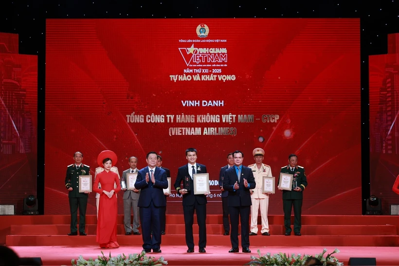 vietnam-airlines-duoc-vinh-danh-tai-vinh-quang-viet-nam-2025
