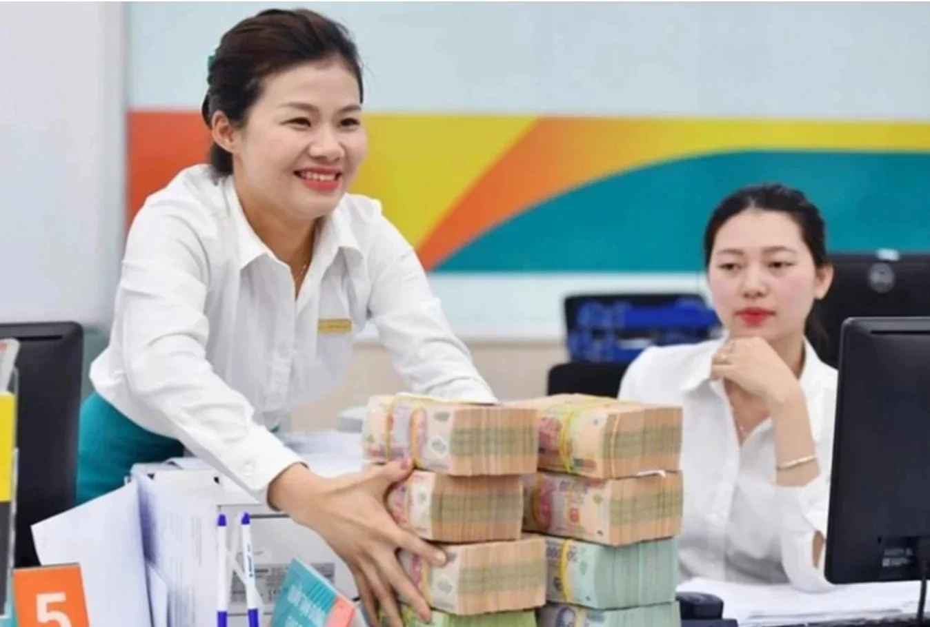 loi-nhuan-ngan-hang-quy-ii2026-tiep-tuc-tang-manh-bat-chap-chi-phi-huy-dong-len-cao