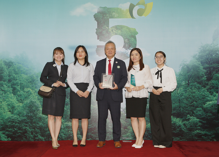 acecook-viet-nam-duoc-vinh-danh-top-50-doanh-nghiep-phat-trien-ben-vung-tieu-bieu-viet-nam-2025