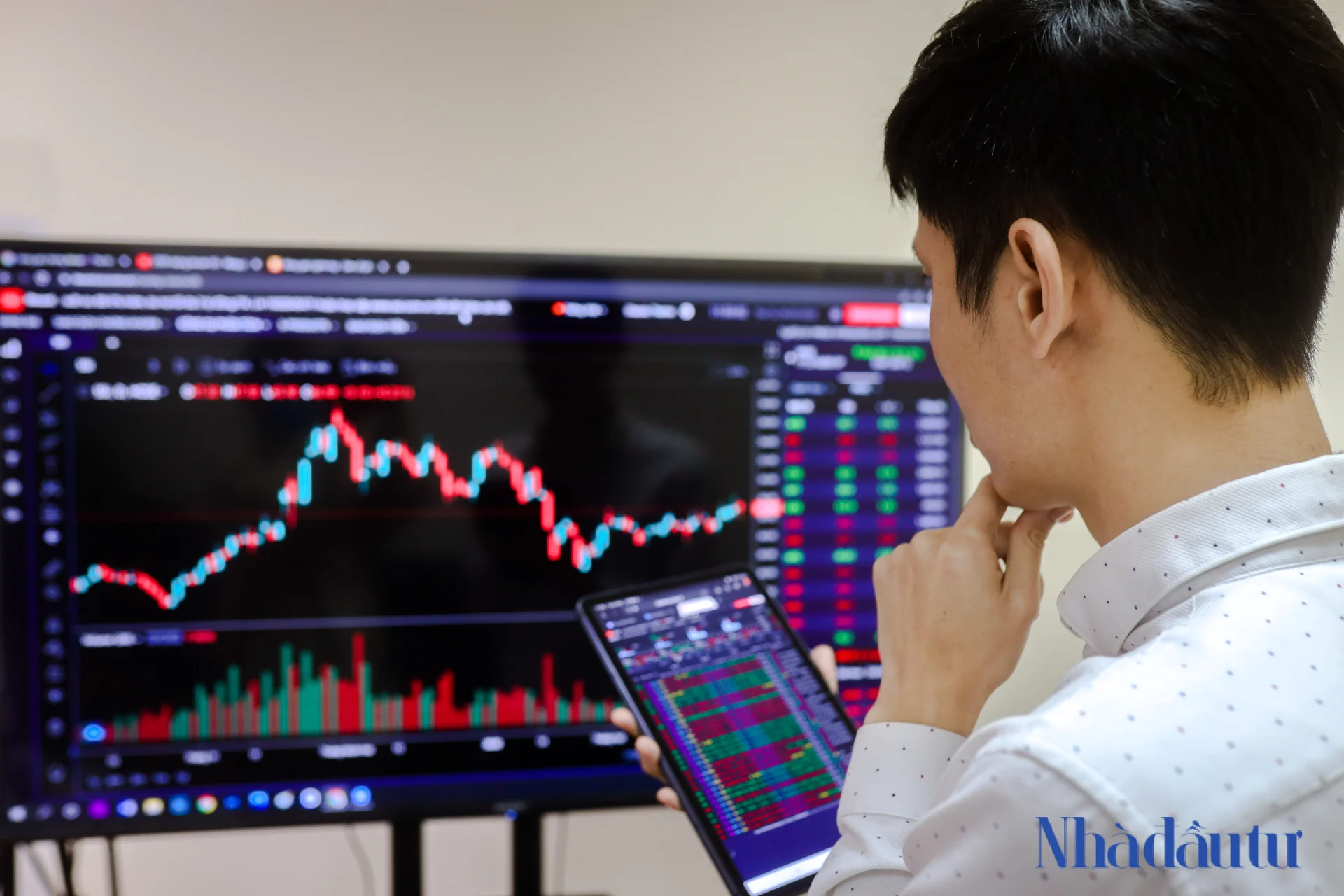 tam-ly-tieu-cuc-bao-trum-vn-index-chung-khoan-phai-sinh-giam-het-bien-do