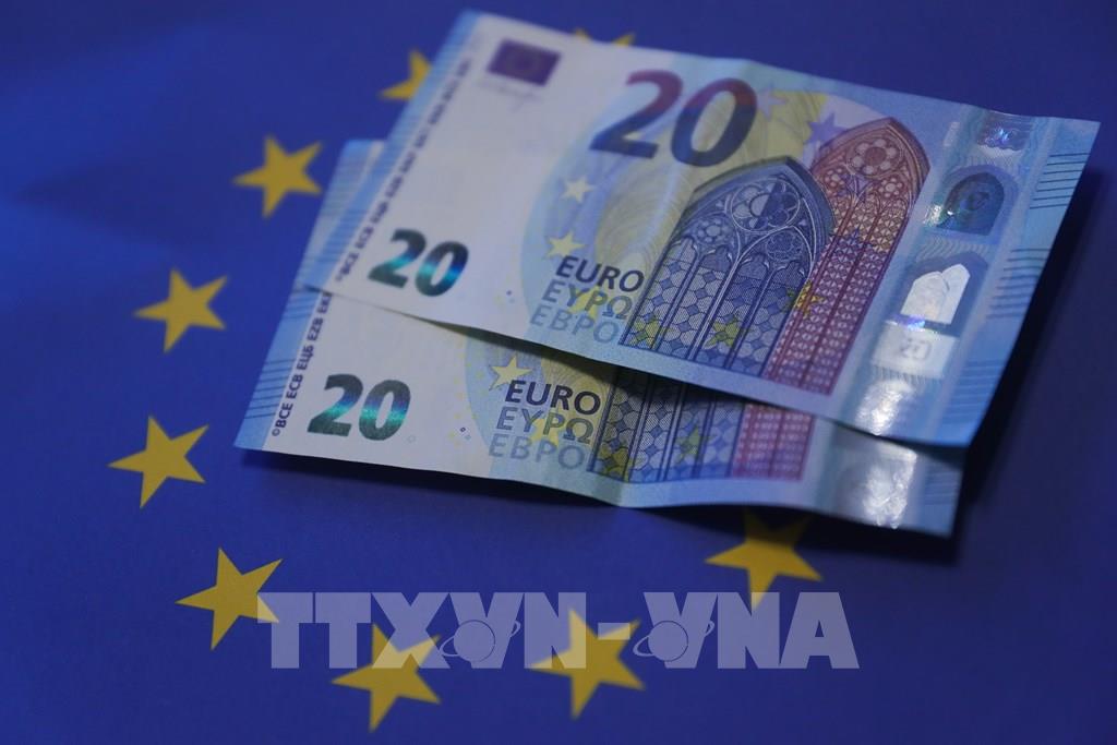 ECB giữ nguyên lãi suất