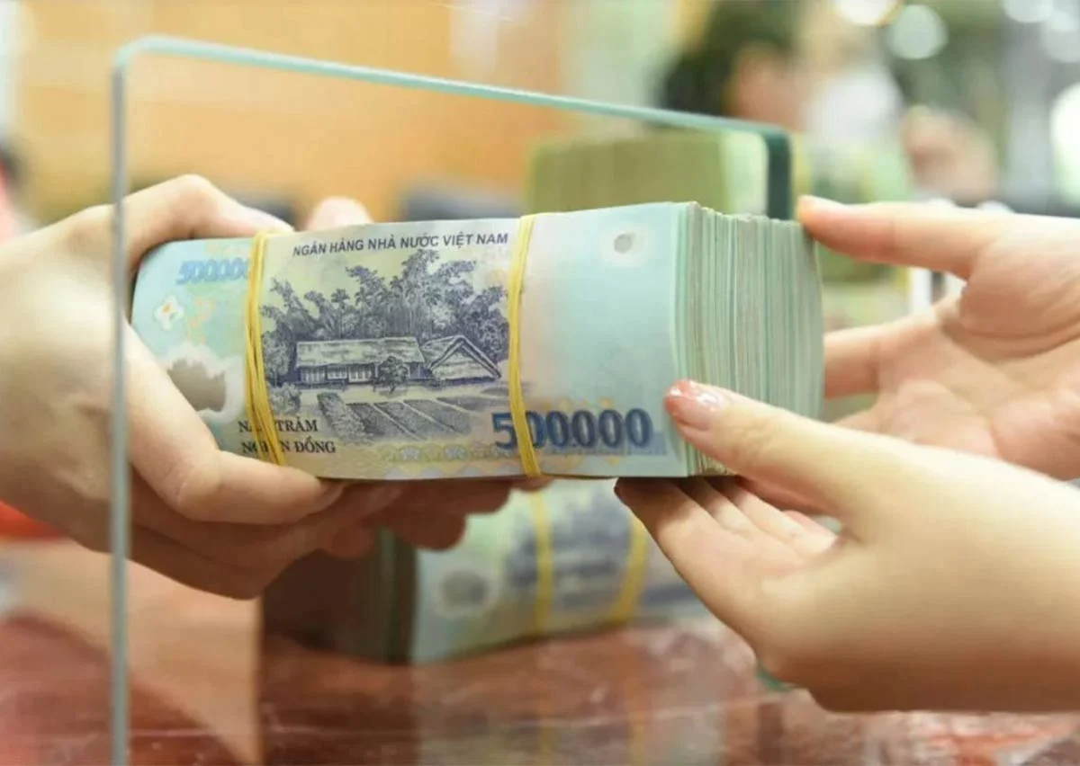tien-gui-cua-nguoi-dan-vao-ngan-hang-tang-manh