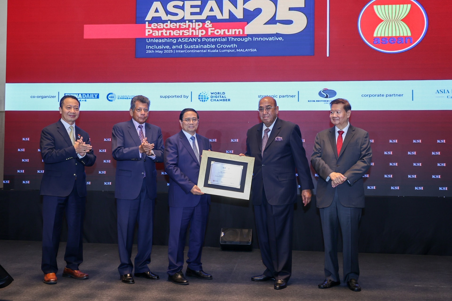 thuc-day-xay-dung-cong-dong-asean-ben-vung-va-thinh-vuong