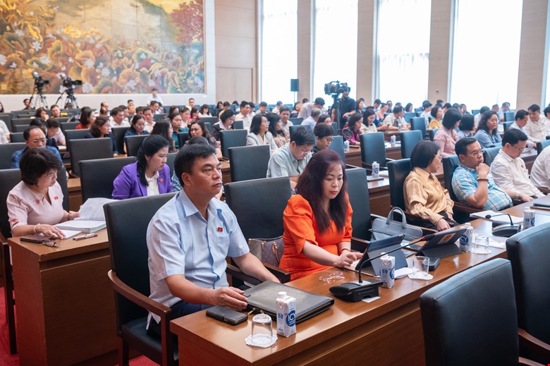 dai-bieu-quoc-hoi-chuyen-trach-chuan-bi-cho-y-kien-hoan-thien-9-du-an-luat1742639486.jpg