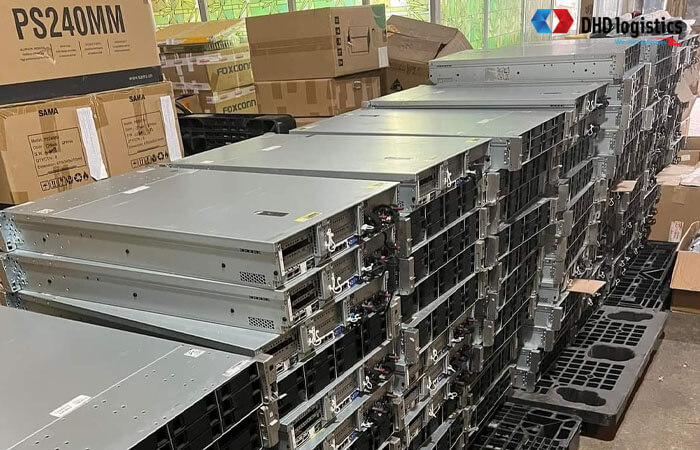 Đẩy mạnh xuất khẩu cuối năm, kiểm soát cán cân thương mại