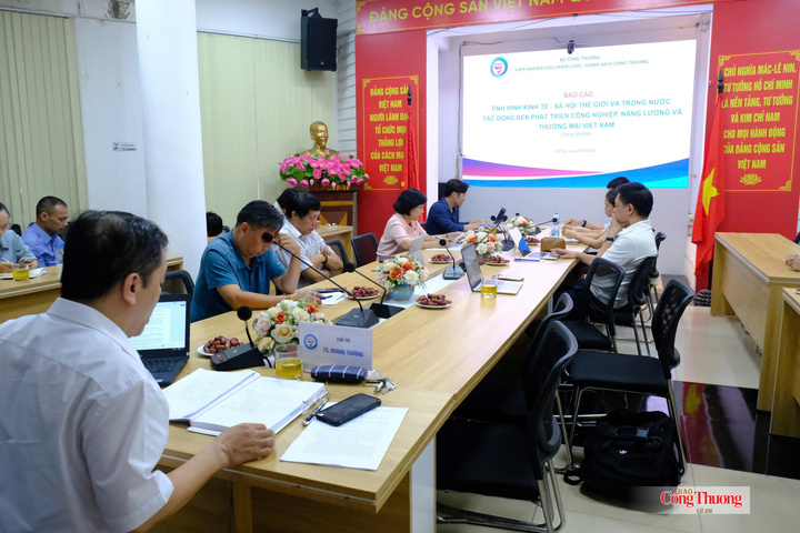 kinh-te-viet-nam-duy-tri-da-tang-tu-cong-nghiep-va-thi-truong-noi-dia