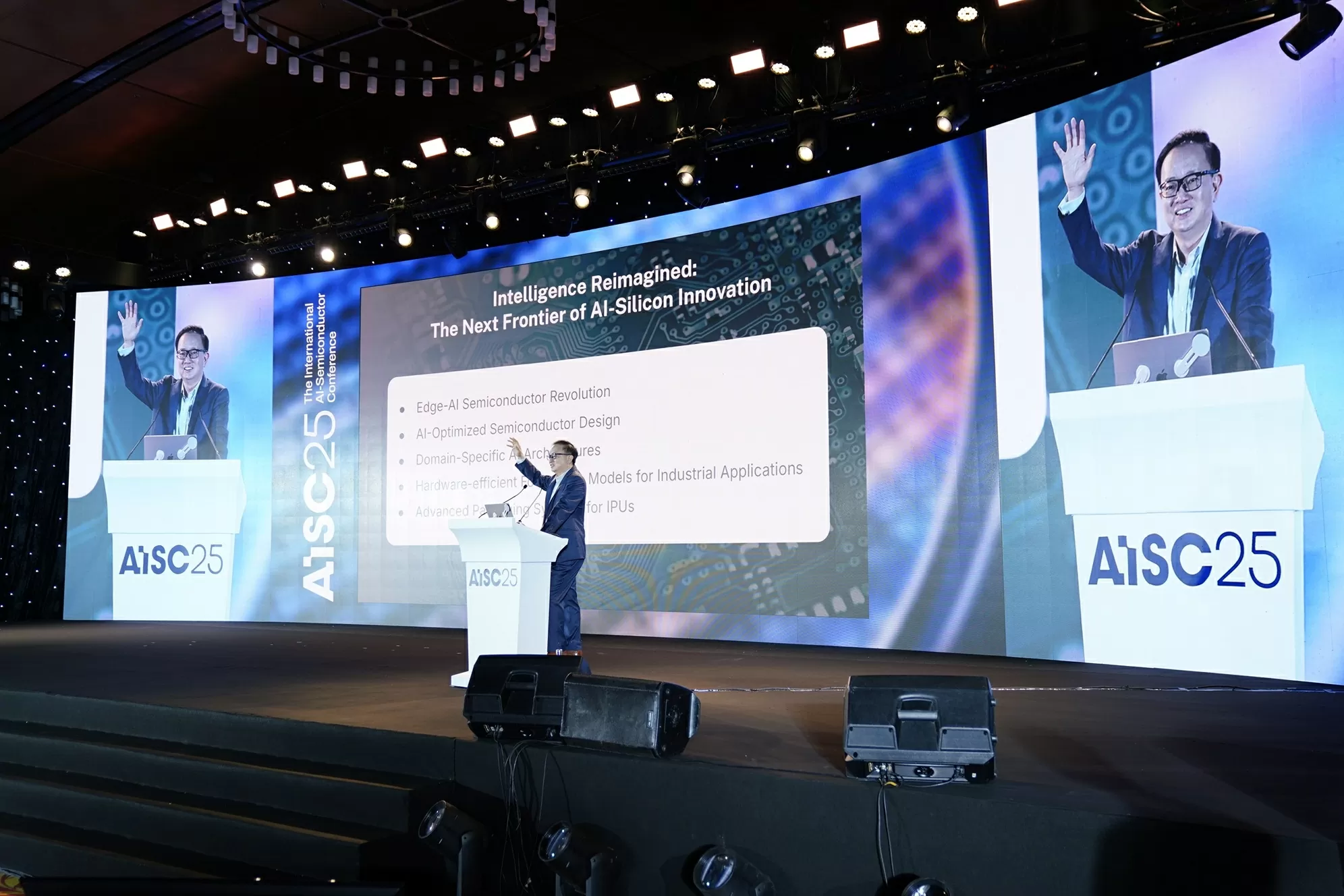 hon-1000-ong-lon-nganh-tri-tue-nhan-tao-va-ban-dan-toan-cau-den-viet-nam-du-aisc-2025