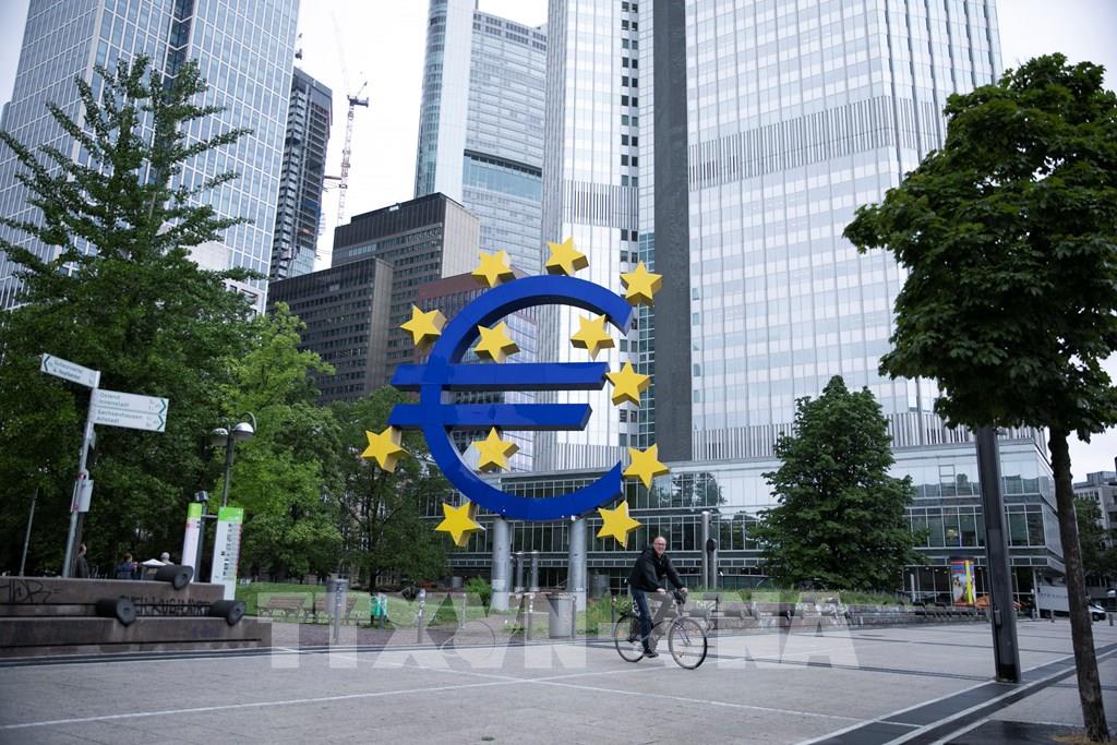 ecb-se-ha-lai-suat-de-cuu-tang-truong-cua-eurozone