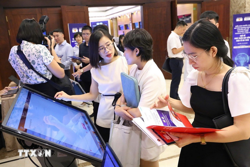 doanh-nghiep-quoc-te-du-dien-dan-ve-thuong-mai-dien-tu-cong-nghe-so-viet-nam