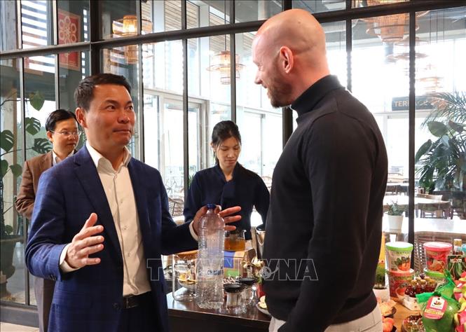 doanh-nghiep-viet-nam-chinh-phuc-thi-truong-bi-cau-chuyen-thanh-cong-day-cam-hung