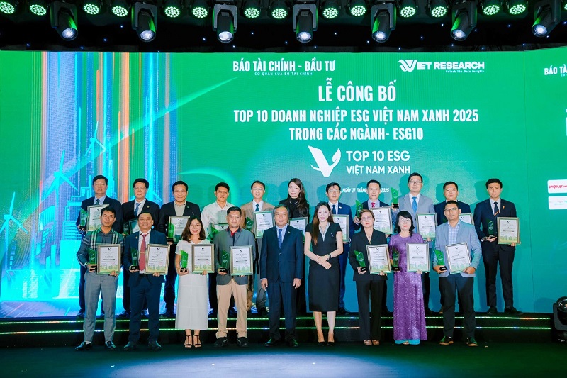 Hình 4 Đại diện DN trong Top 10.jpg
