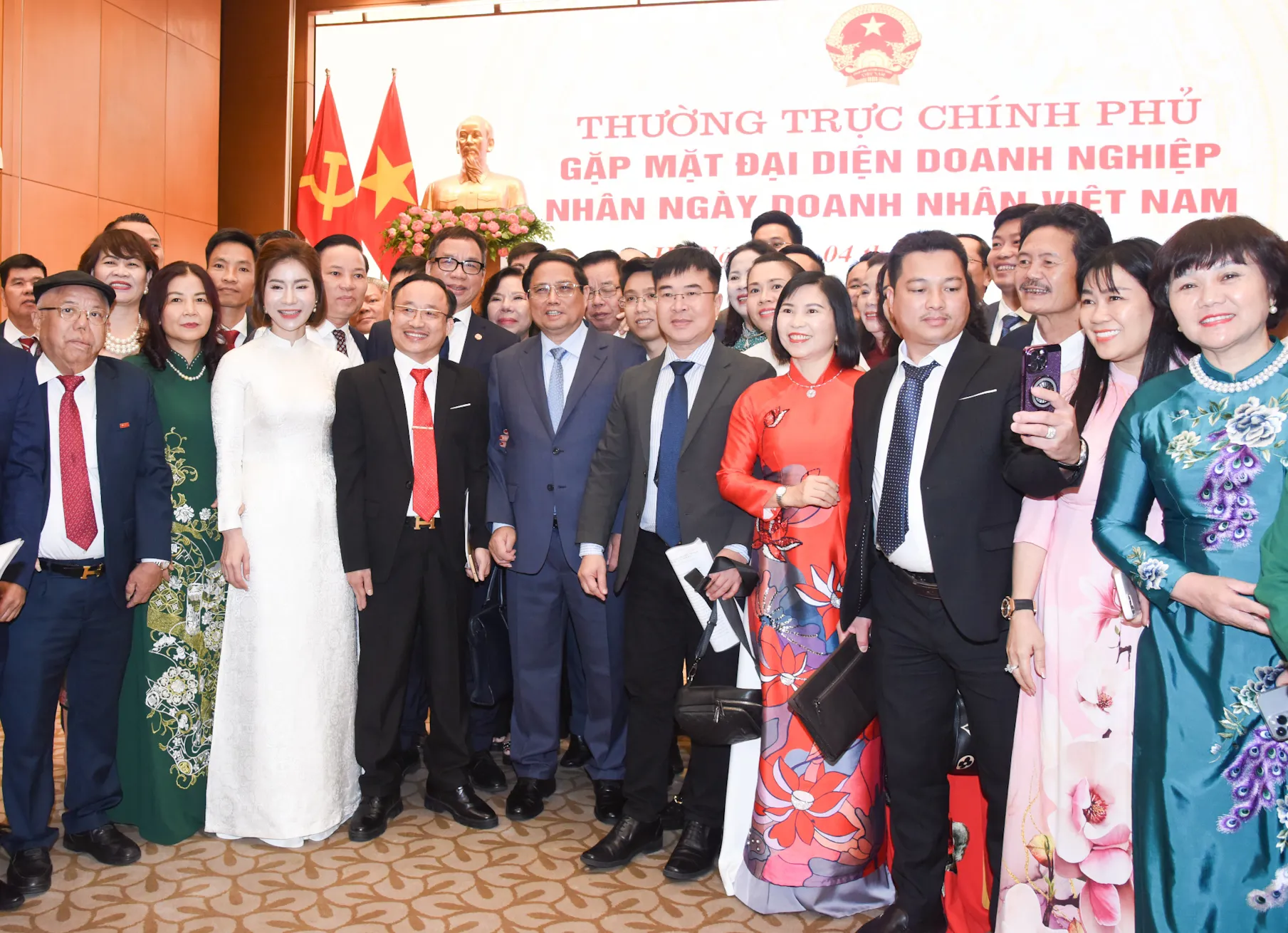 vai-tro-cua-luc-luong-doanh-nhan-trong-bao-ve-nen-tang-tu-tuong-cua-dang