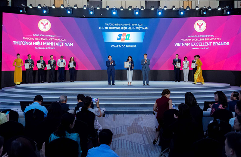 Top 10 thương hiệu mạnh Việt Nam tiếp tục “điểm danh” FPT_01.JPG