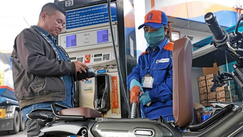 ket-luan-cua-bo-chinh-tri-ve-bao-dam-nguon-cung-gia-nhien-lieu-on-dinh-trong-tinh-hinh-moi