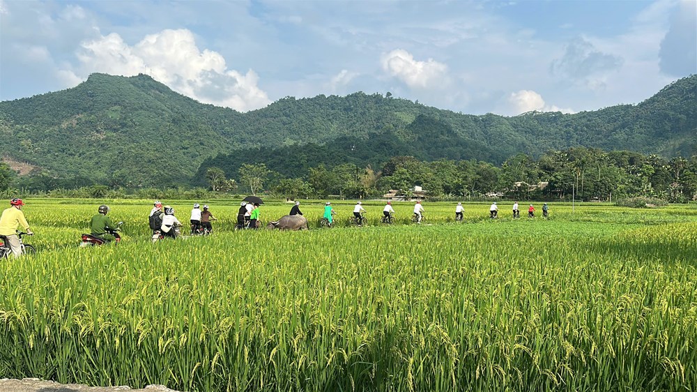 Từ du lịch cộng đồng đến quản trị cộng đồng ở Tuyên Quang