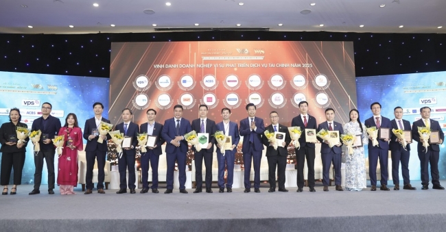 toan-canh-le-vinh-danh-cac-san-pham-dich-vu-tai-chinh-tieu-bieu-tai-dien-dan-vwas-2025