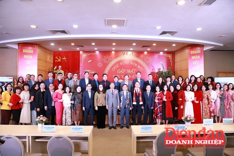 2025-nam-chuyen-doi-de-phat-trien