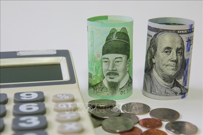 dong-won-han-quoc-xuong-muc-thap-nhat-trong-16-nam