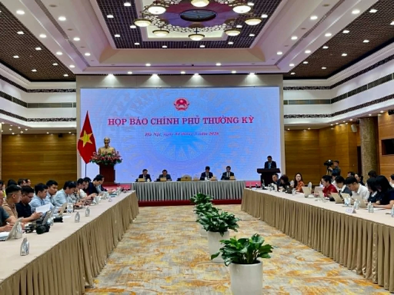 Làm rõ vấn đề cải cách thủ tục hành chính, xử lý dứt điểm các ‘điểm nghẽn’ thể chế