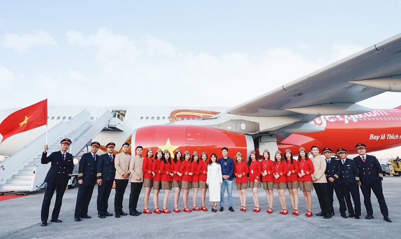 VJ flight crew 1.jpg