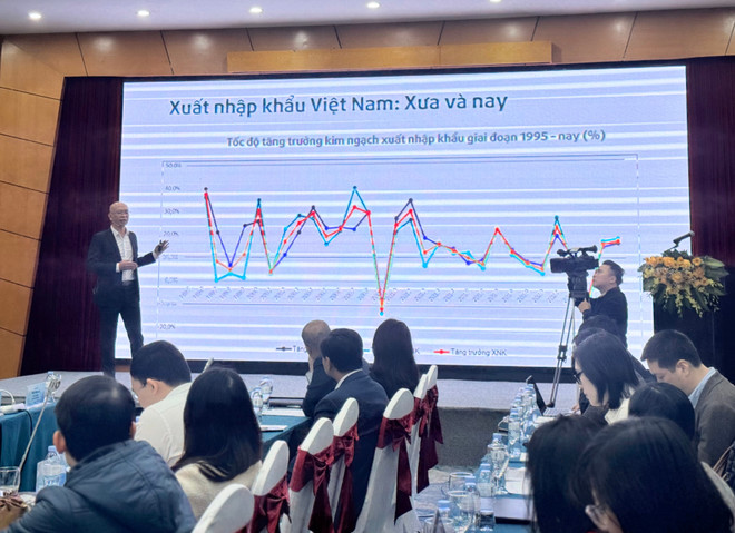 Xuất nhập khẩu lập kỷ lục mới: Vẫn còn nỗi lo về năng lực nội địa