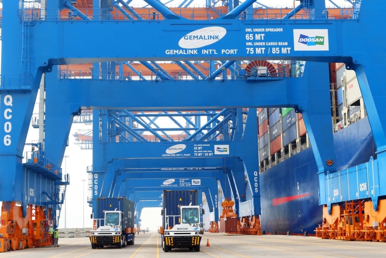 Xuất khẩu h&agrave;ng ho&aacute; sang Mỹ.jpeg