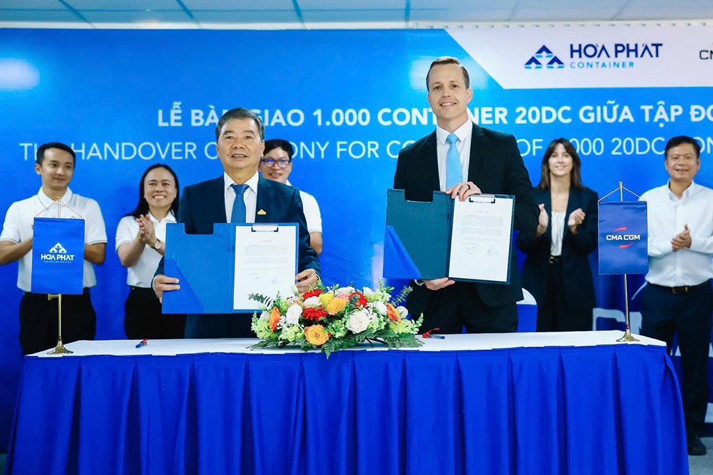 hoa-phat-ban-giao-1000-container-cho-hang-tau-top-3-the-gioi