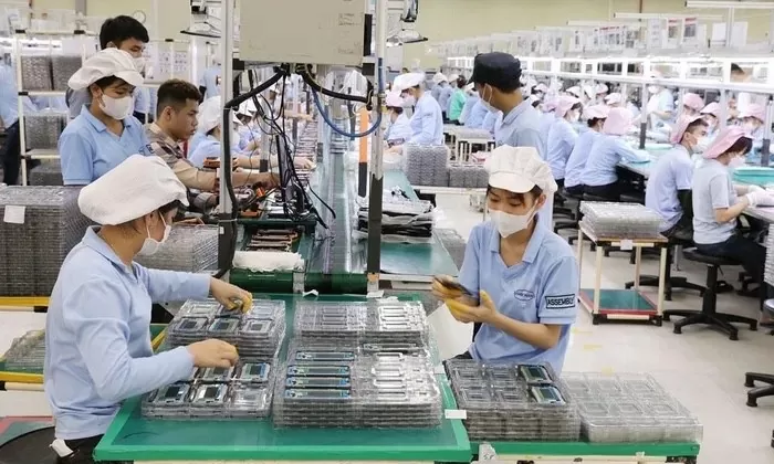 doanh-nghiep-cong-nghiep-sang-den-xuyen-tet