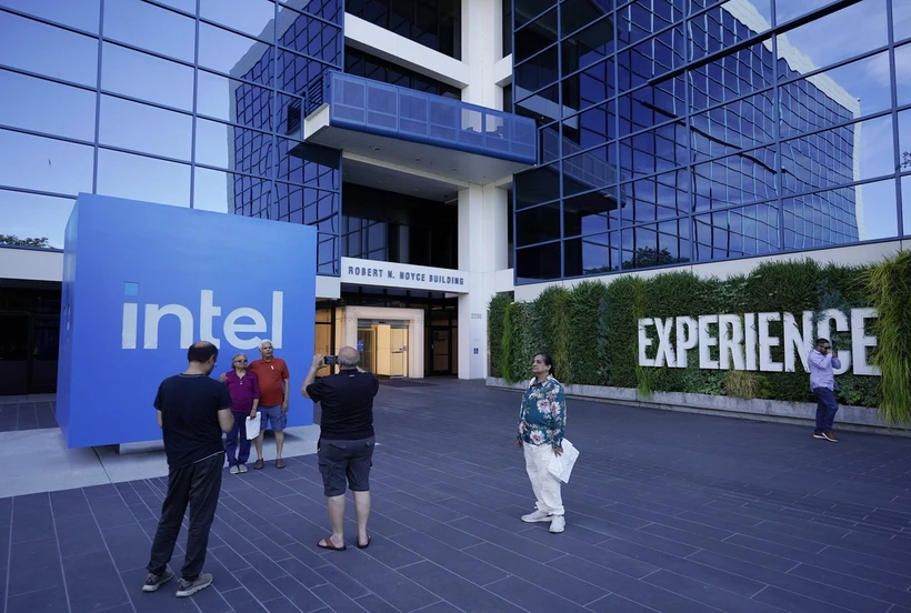 intel-chat-vat-tim-lai-vi-the-trong-ky-nguyen-ai