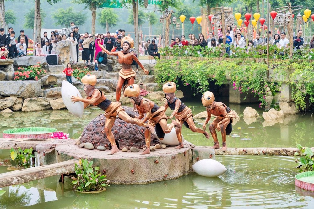 Đa dạng hoá sản phẩm du lịch dịp Tết, Ninh Bình bứt phá