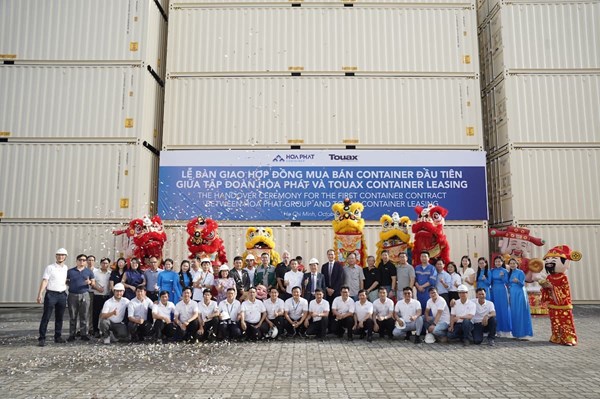 hoa-phat-ban-giao-don-hang-container-dau-tien-cho-doanh-nghiep-hang-dau-the-gioi