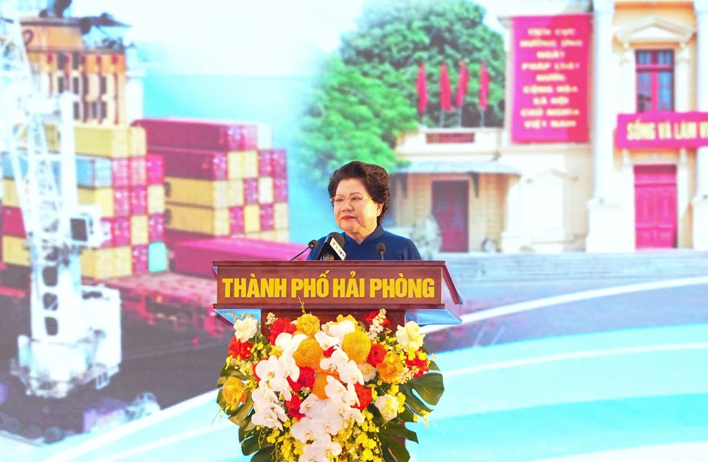Ba_Trng_Tu_Phng_Ch_tch_HQT_Cong_ty_c_phn_i_An.jpg
