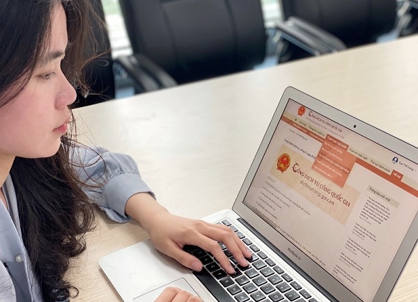 nang-cao-nhan-thuc-pho-cap-kien-thuc-va-ky-nang-su-dung-dich-vu-cong-truc-tuyen1734434372.jpeg
