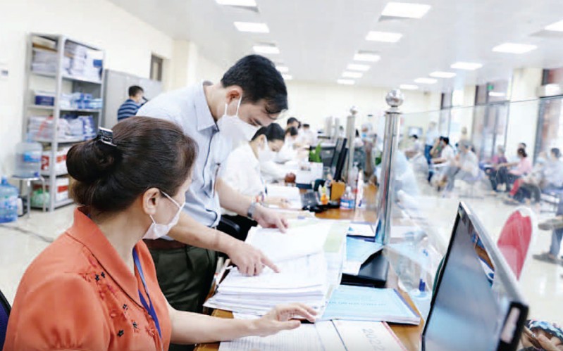 Khẩn trương sắp xếp, tinh gọn đầu mối tổ chức bên trong của các bộ, ngành