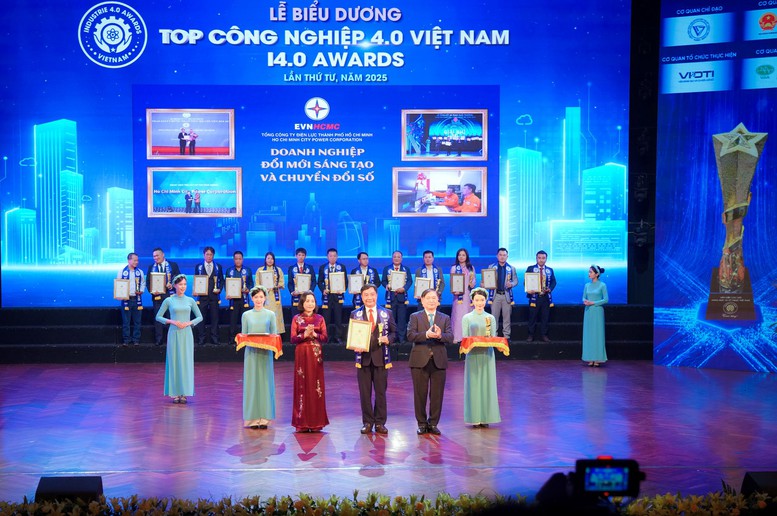 evnhcmc-duoc-vinh-danh-top-cong-nghiep-40-viet-nam-nam-2025